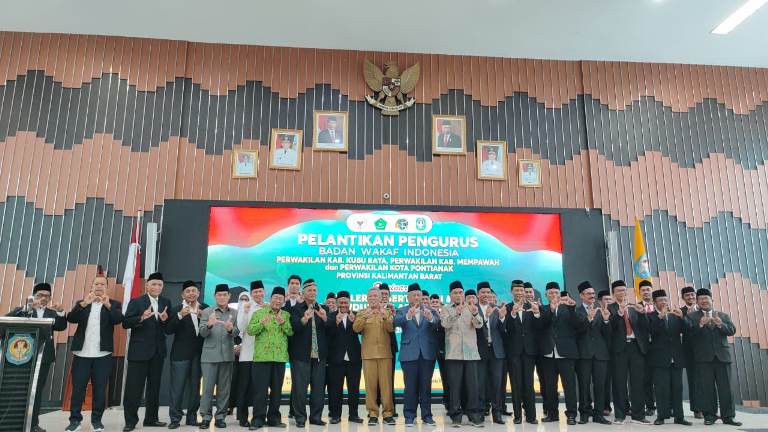 Kukuhkan Perwakilan BWI Kubu Raya, Ketua BWI: Wakaf Bisa Jadi Tulang Punggung Pembangunan Daerah