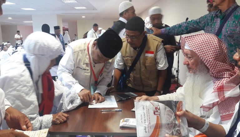 Wakaf Habib Bugak al Asyi Distribusikan Hasil Kelola Wakaf Senilai Rp. 5.9 juta Pada Jemaah Haji Aceh