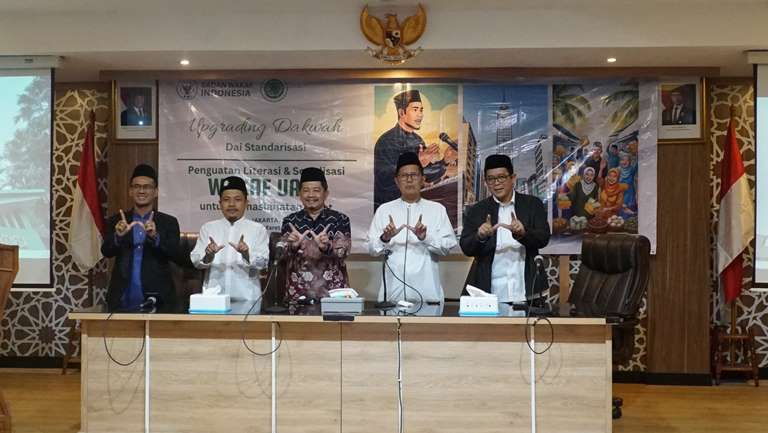 Materi Workshop Penguatan Literasi dan Sosialisasi Wakaf Uang Bagi Dai Daiyah