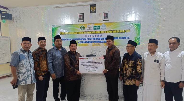 Serahkan Bantuan Inkubasi Wakaf, Wakil Ketua BWI Ahmad Zubaidi Sebut Wakaf Bisa Entaskan Kemiskinan